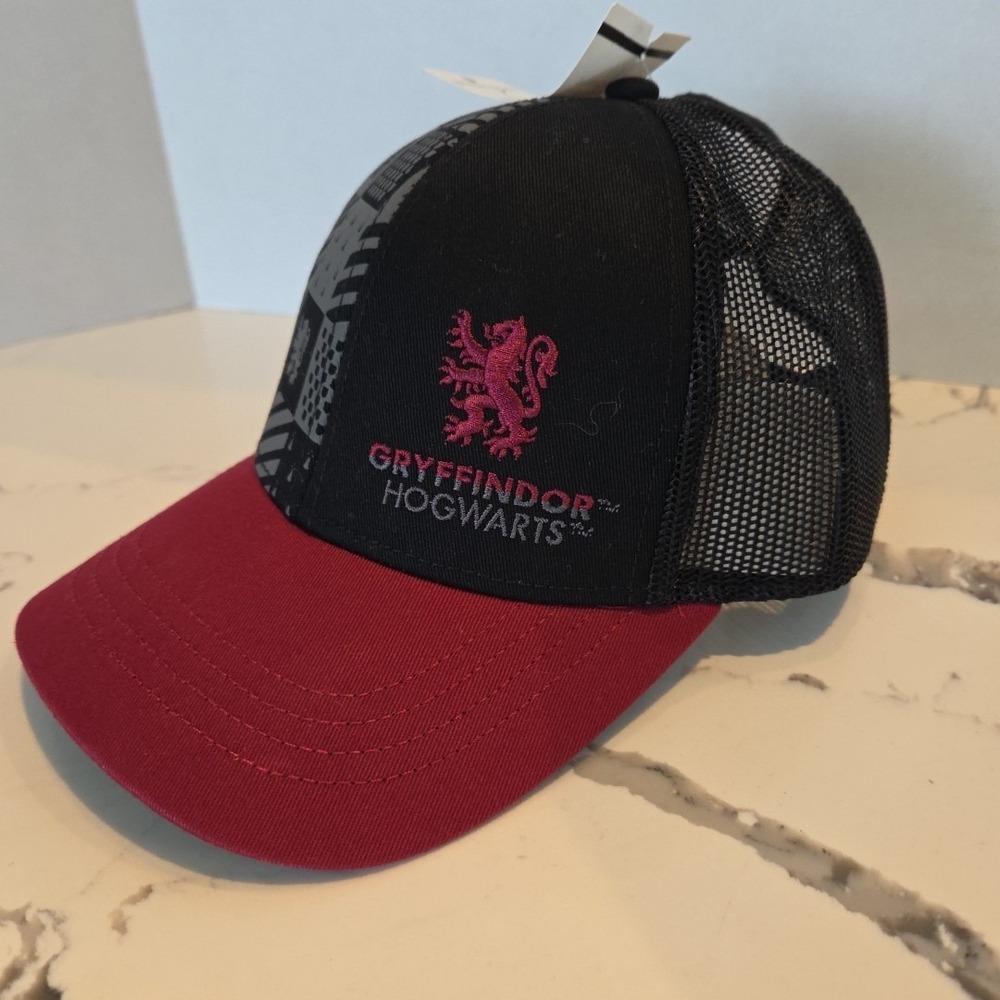 Universal Studios Wizarding World HarryPotter Gryffindor Mesh Hat New With Tag